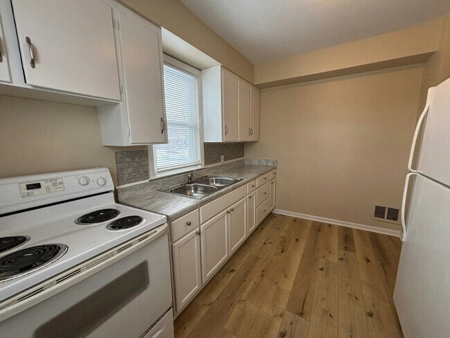 Foto del edificio - 22517 Petersburg Ave