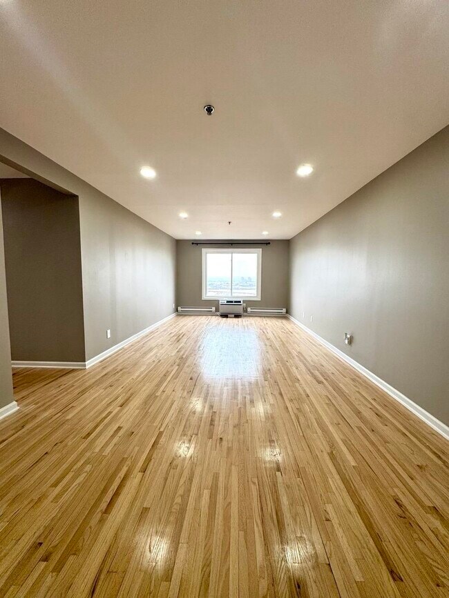 Building Photo - 1911 Grand Ave