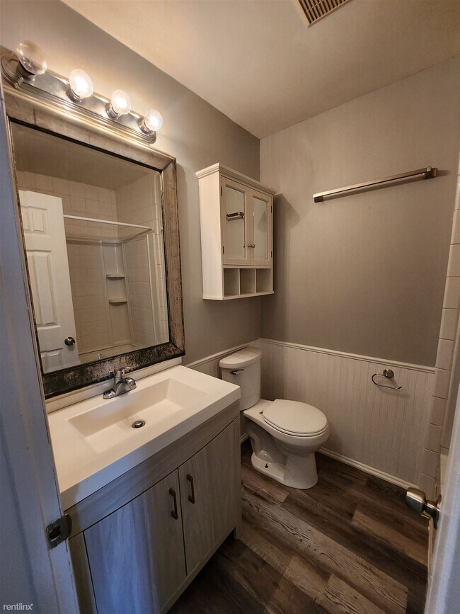 Building Photo - 3 br, 1.5 bath Townhome - 52 Forest Creek ...
