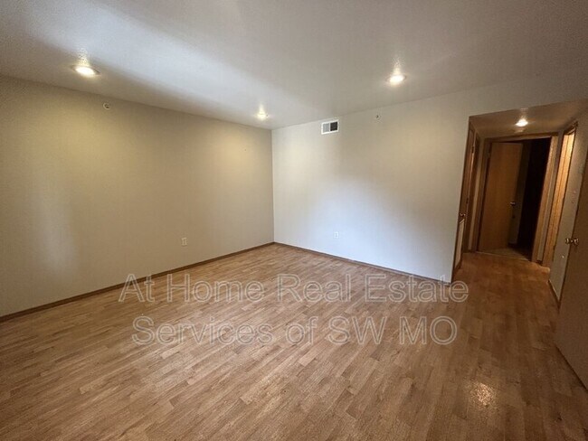 Building Photo - 750 S Campbell Ave