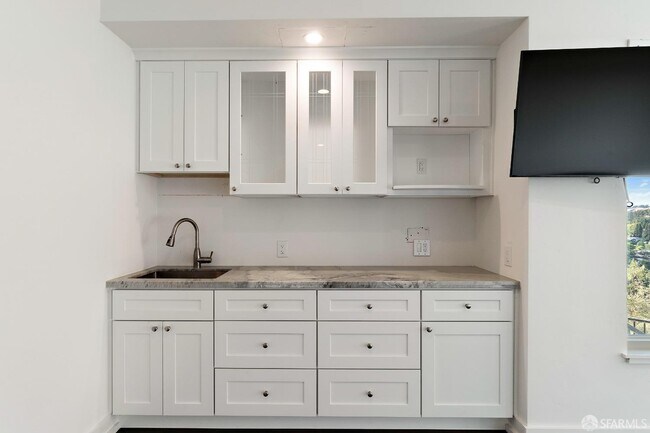 Building Photo - 296 Castle Glen Rd