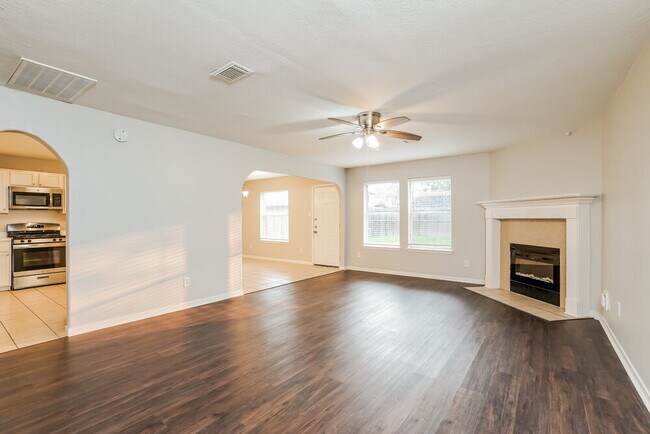 Foto del edificio - 3315 Maymist Dr