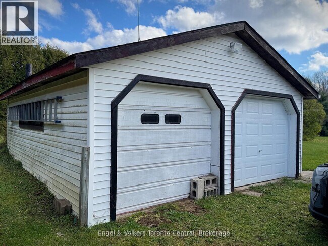 Building Photo - 209 Evans St