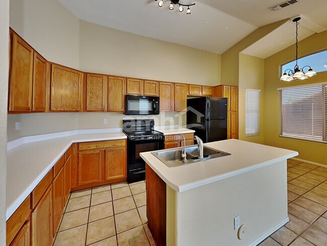 Foto del edificio - 8655 E Crescent Ave