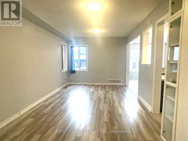Building Photo - 35 W Normandy Dr