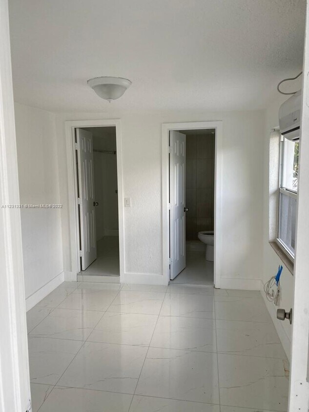 Building Photo - 5024 SW 4th St