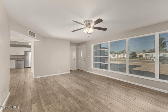 Foto del edificio - 2025 E Don Carlos