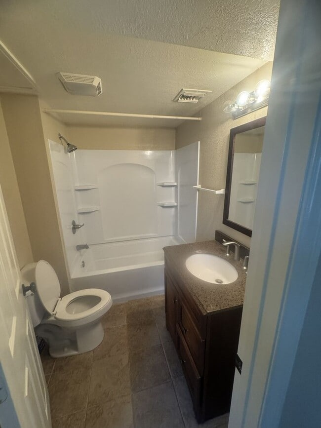 Building Photo - Beautiful upgraded home