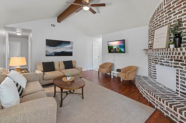 Foto del edificio - 7217 Church Park Dr