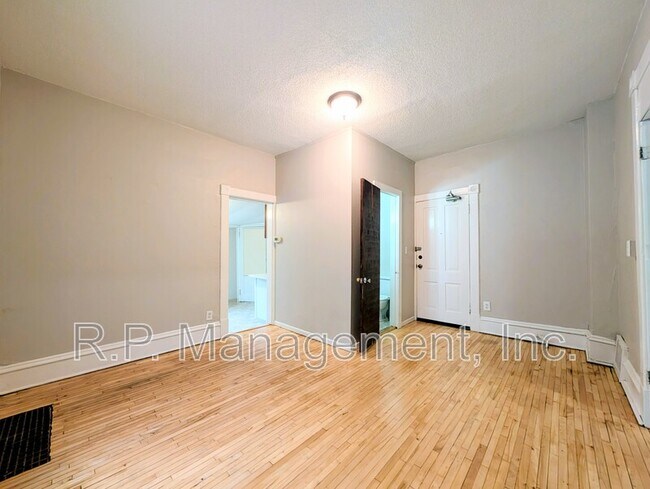 Building Photo - 2048 Carroll Ave