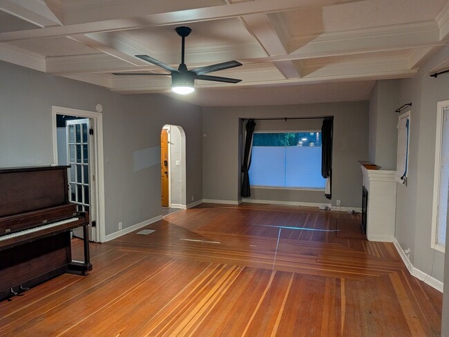 Sala de estar - 2405 NE 49th Ave