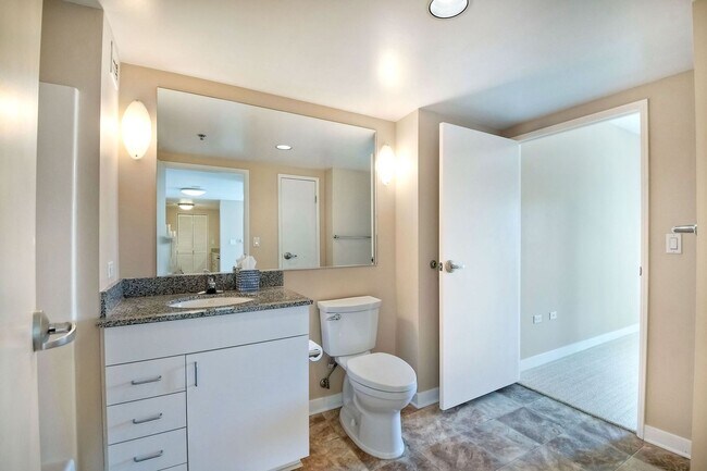 Foto del edificio - Condo - Heart of Downtown San Diego