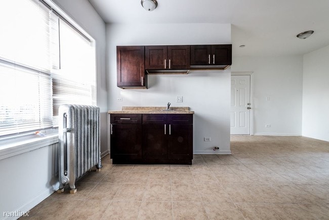 Building Photo - 2 br, 1 bath Apartment - 400 S Kilbourn Ave