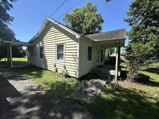 Building Photo - 128 Anthony Street