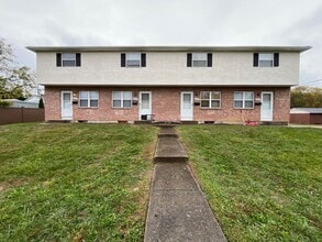 Building Photo - 1001-1007 Brown Rd