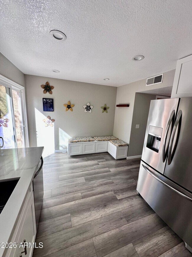 Building Photo - 4901 E Kelton Ln