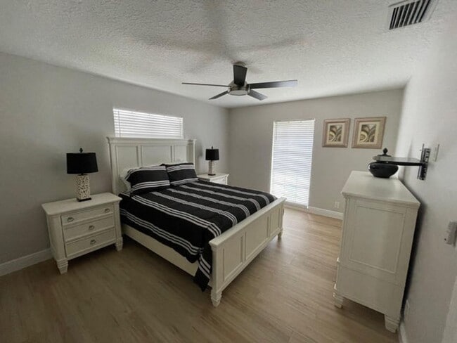 Building Photo - 2601 W Carandis Rd