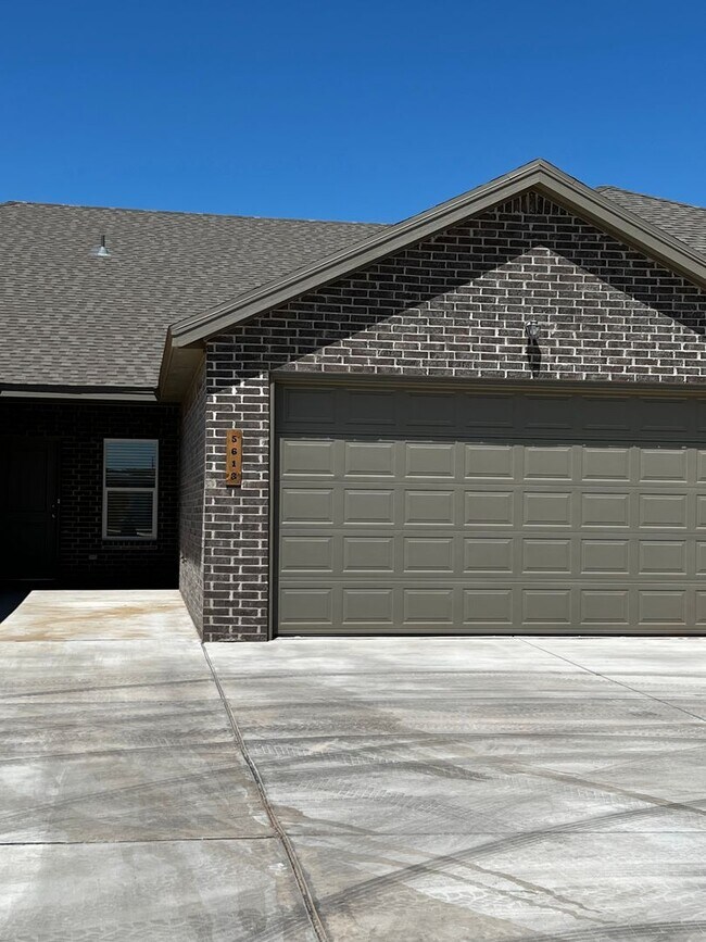 Building Photo - Beautiful 2bedroom New Construction Duplex