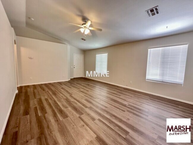 Foto del edificio - Nice 3 bedroom home with 2 car garage in M...