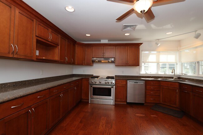 Foto del edificio - 300 Shore Rd