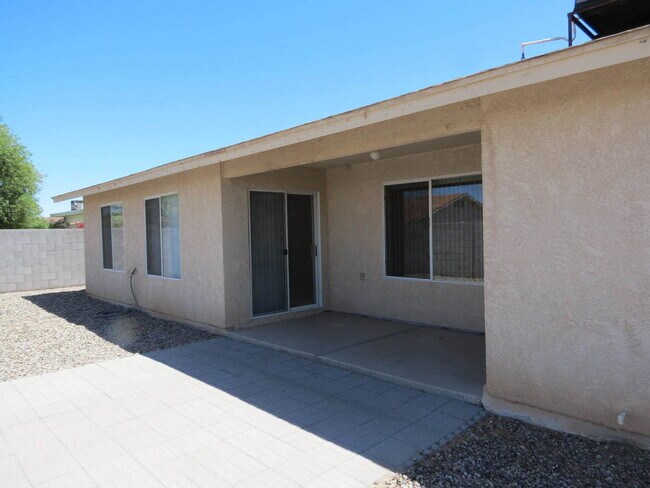Foto del edificio - Clean .... Well maintained home ...