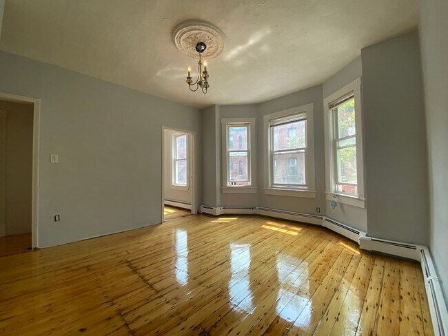Foto del edificio - 151 E Cottage St