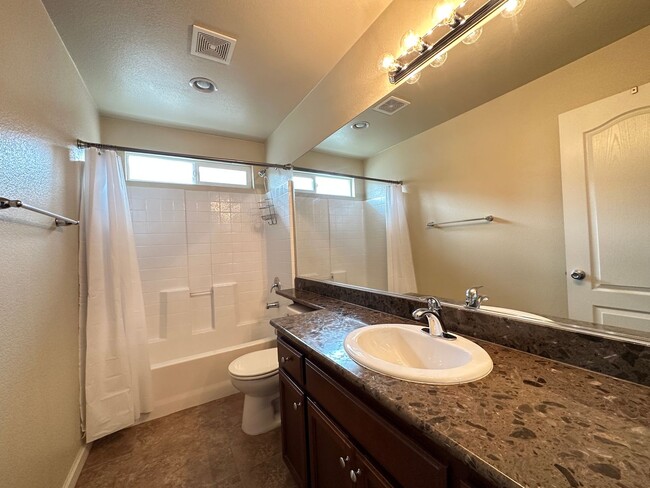 Building Photo - ROOMMATE  WANTED!!! in Somerset Vue