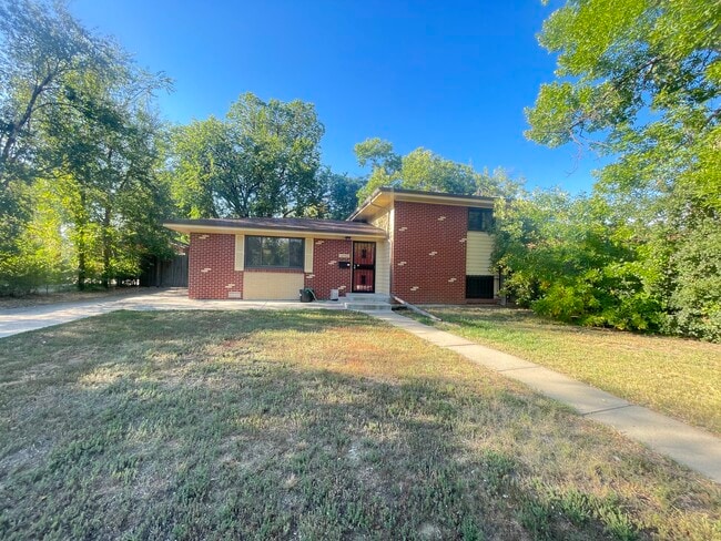 Building Photo - 12752 E Park Lane Dr