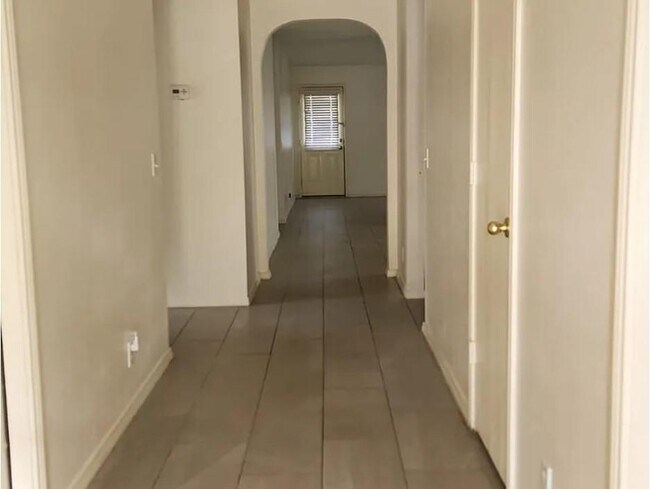 Building Photo - 213 Pentire Way