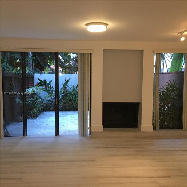 Building Photo - 2180 Brickell Ave