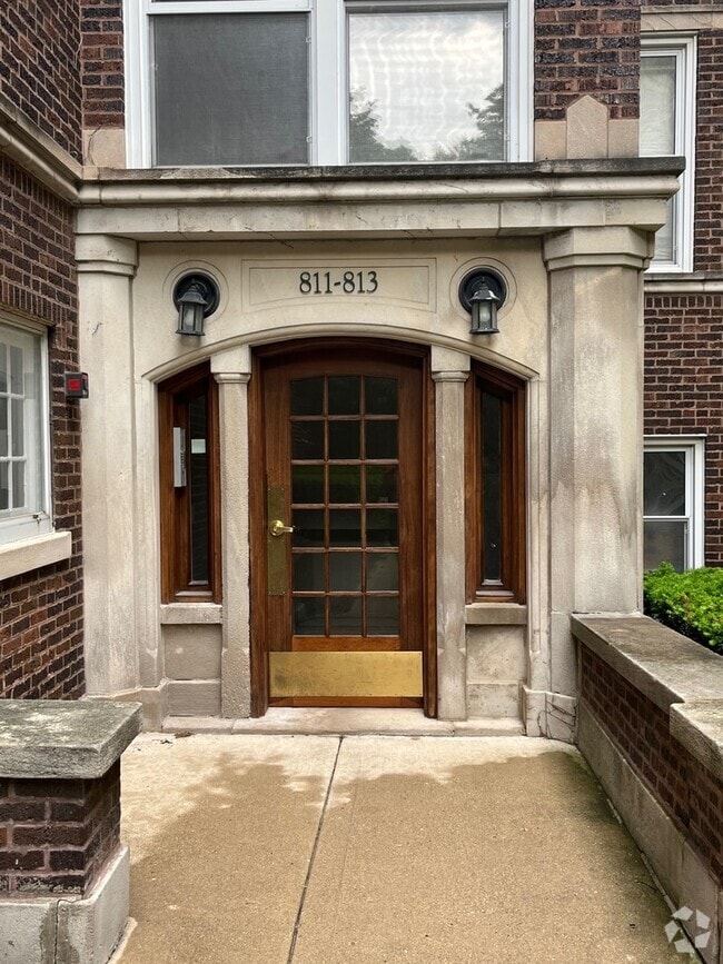Building Photo - 811 Hinman Ave