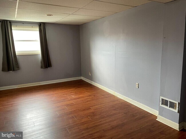 Building Photo - 8104 Summerdale Ave