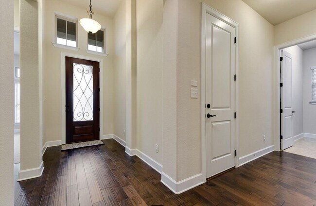 Foto del edificio - 717 Garner Park Dr