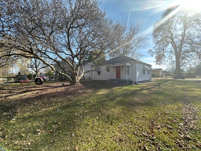 Building Photo - 4 Bedroom, 1 Bathroom Beauty in Bean Creek...