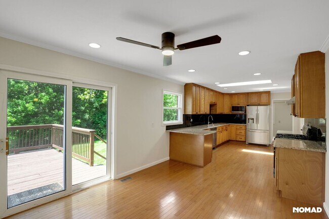 Building Photo - Spacious 4BR House in Town & Country, Ches...