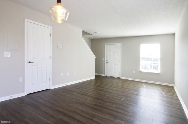 Building Photo - 2 br, 1.5 bath Townhome - 57 High Street 8