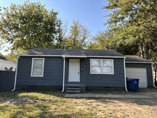 Building Photo - "Charming 2-Bedroom North Tulsa Home with ...