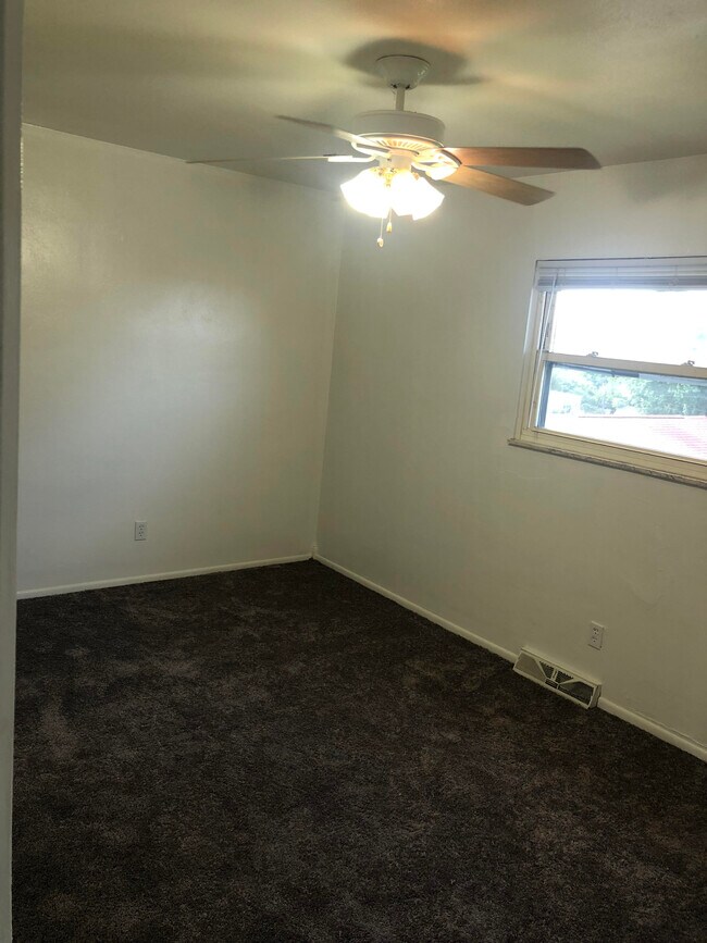 Bedroom#1 - 109 Murphy Avenue