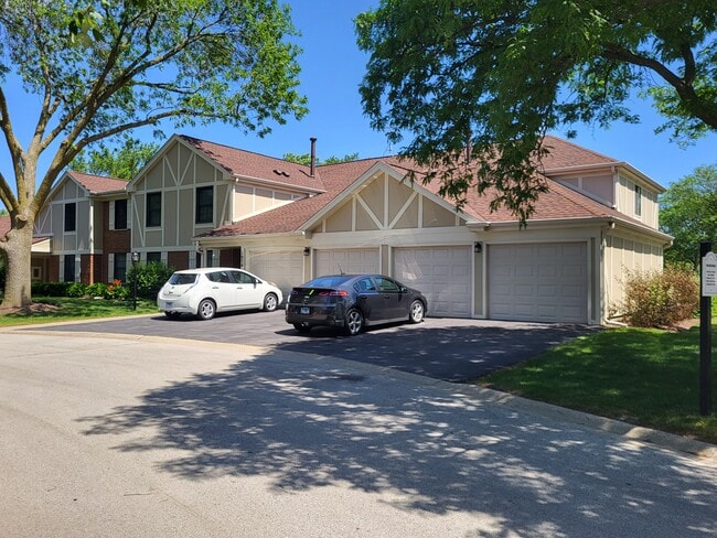 Building Photo - 1054 Deerpath Ct
