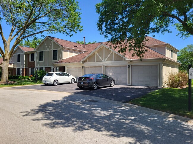 Foto del edificio - 1054 Deerpath Ct