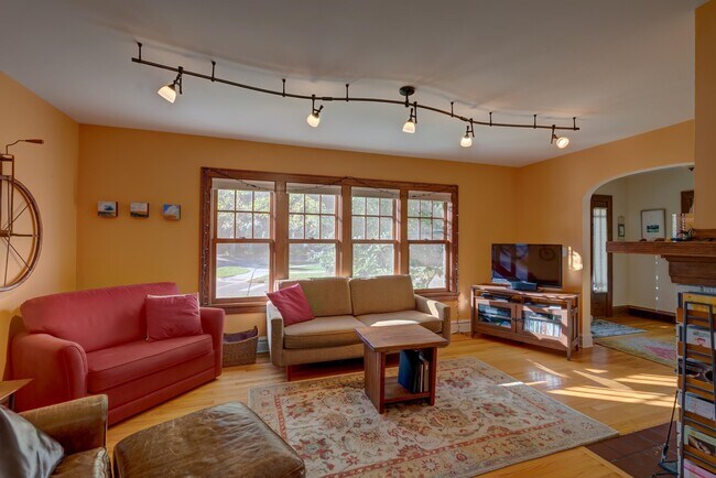 Foto del edificio - 2204 Eton Ridge