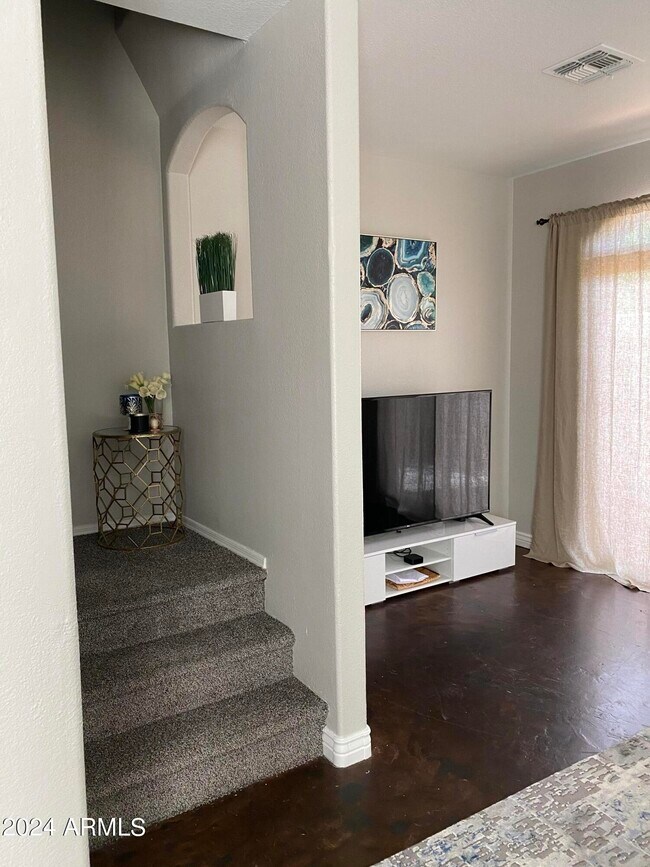 Foto del edificio - 2401 E Rio Salado Pkwy