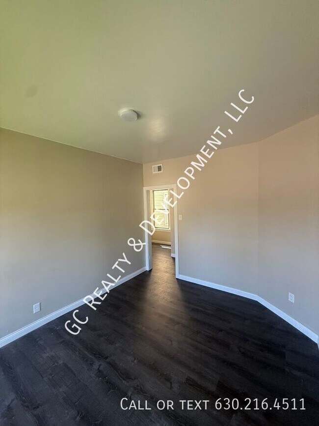 Foto del edificio - 2835 W 38th Pl