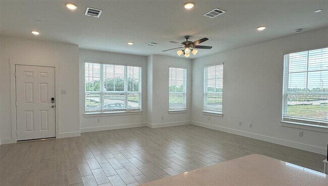 Building Photo - 2234 Memory Oaks Dr