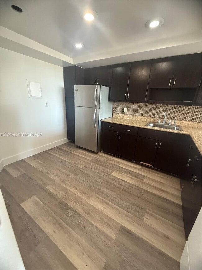 Building Photo - 1351 NE Miami Gardens Dr