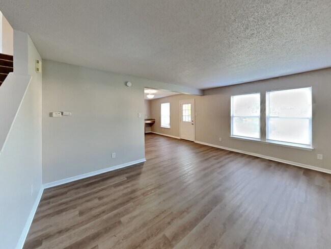 Foto del edificio - HALF OFF RENT! 3 Bedroom Homes with Great ...