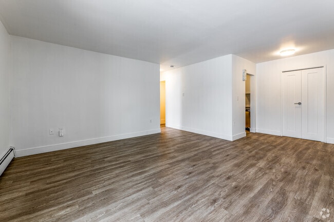 1BR, 1BA - 613SF - Living Room - 109-115 & 123 Westwood Drive