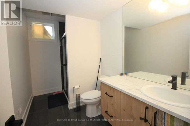Building Photo - 2098 Saddlerock Ave