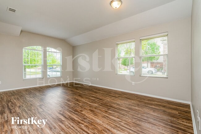 Foto del edificio - 3908 Windy Point Dr