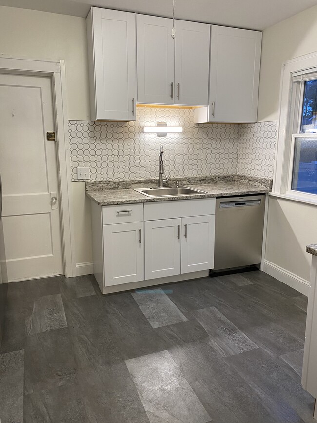 Building Photo - 2045 Carabel Ave